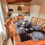 Brightwater בית נופש ווינדרמר